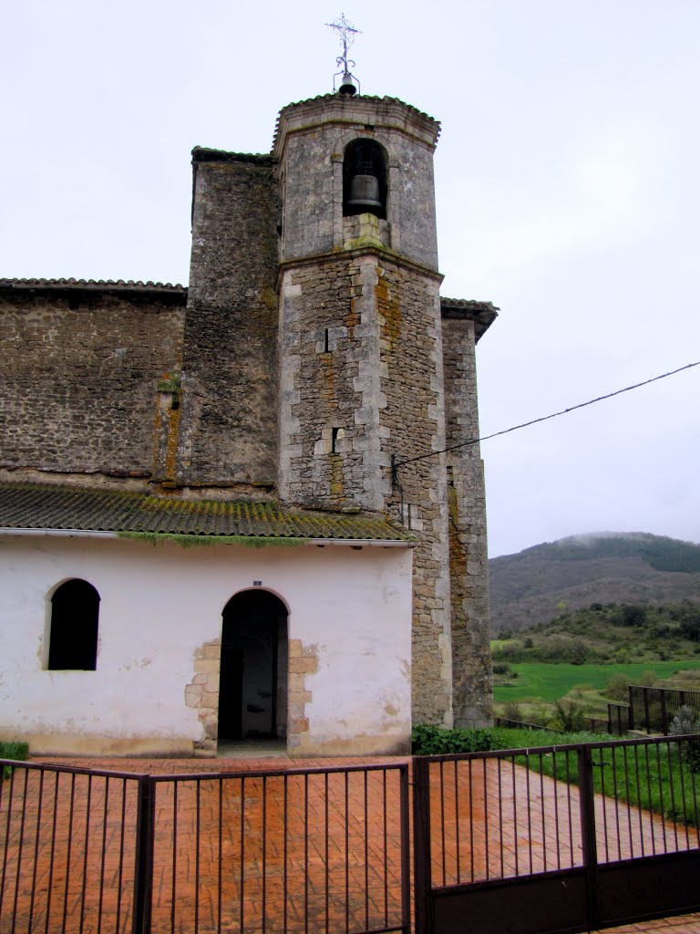 Torre de la Iglesia de San Mames de Oteo.JPG by SantiUsabiaga