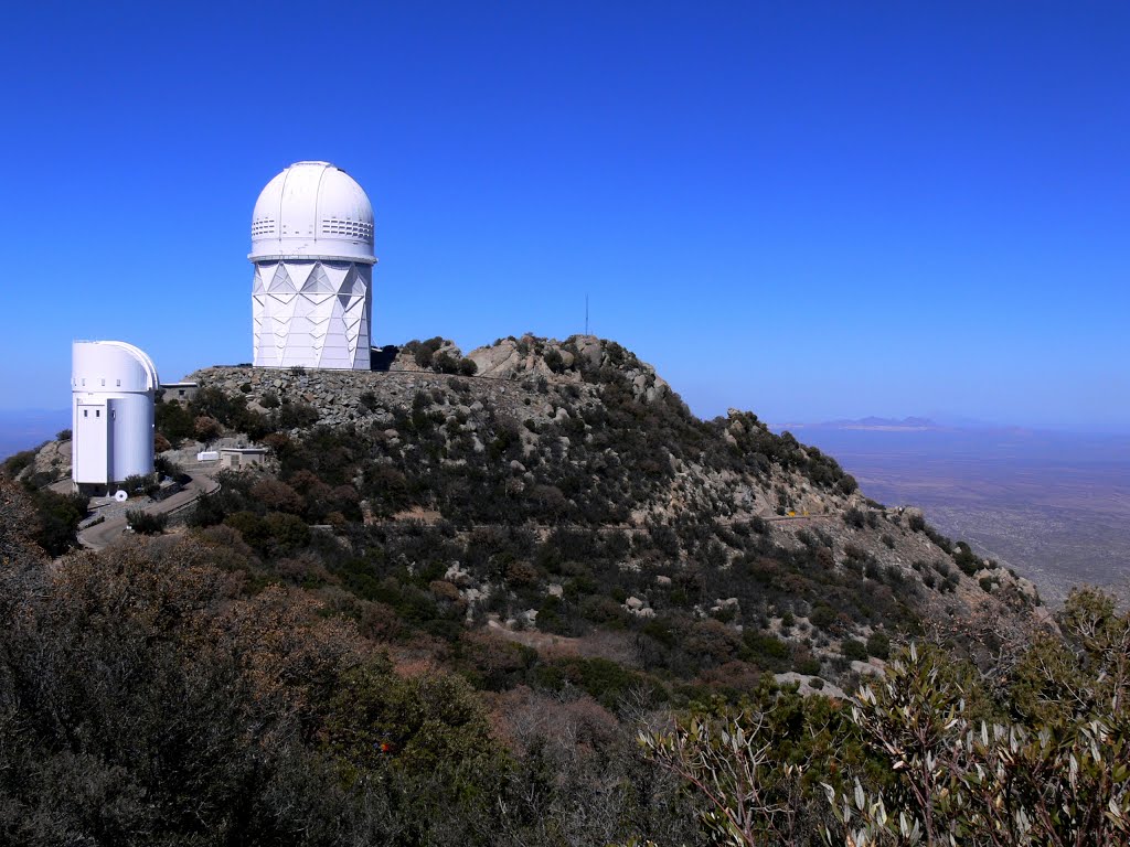 Mayall 4-m Telescope, Kitt Peak National Observatory, Arizona by J.gumby.BOURRET