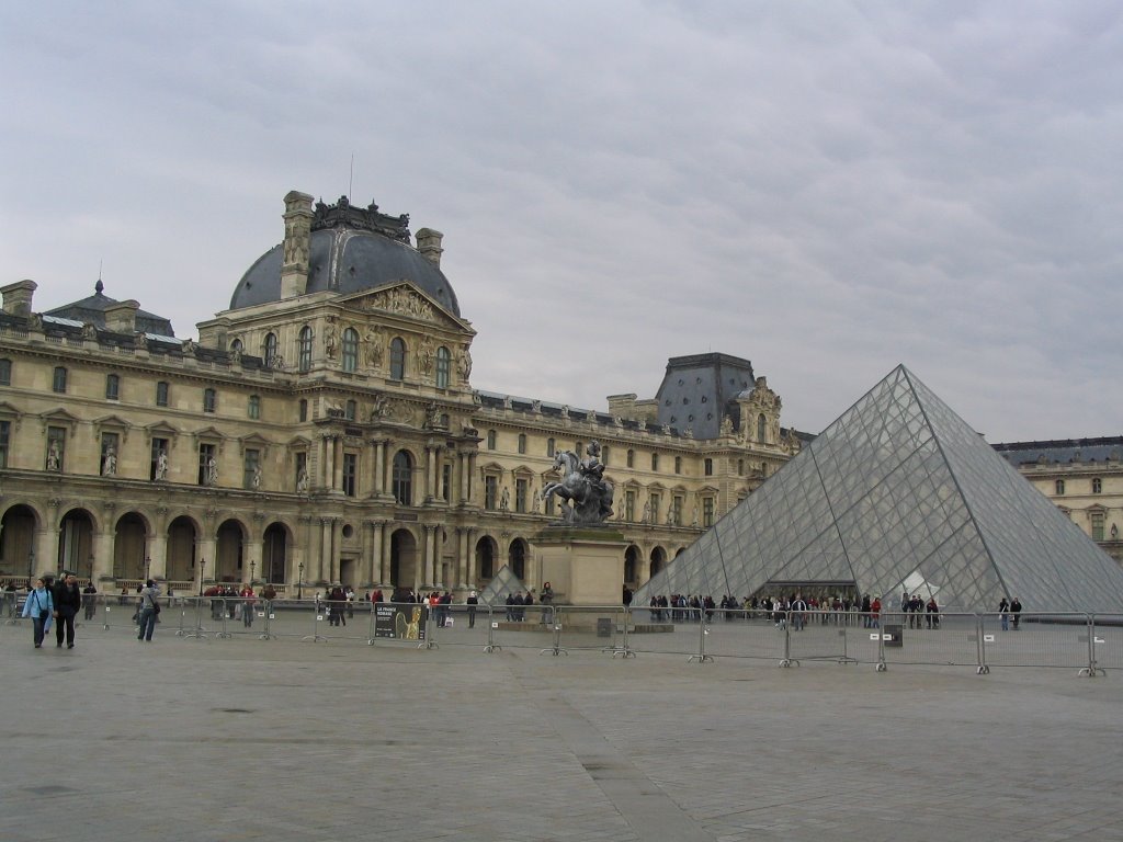 Sul - Museo El Louvre - Paris by Santi UL