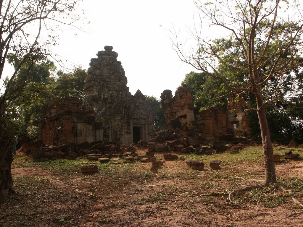 072-Prasat Prey E Tbong "AROKAYASALA" (17.10.2007) Mehr Fotos auf: www.khmer-search.de by Khmer Search