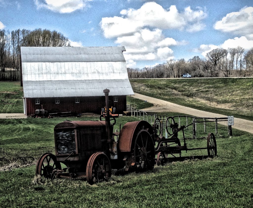 Vintage Tractor & Big Barn by KingHawkFan