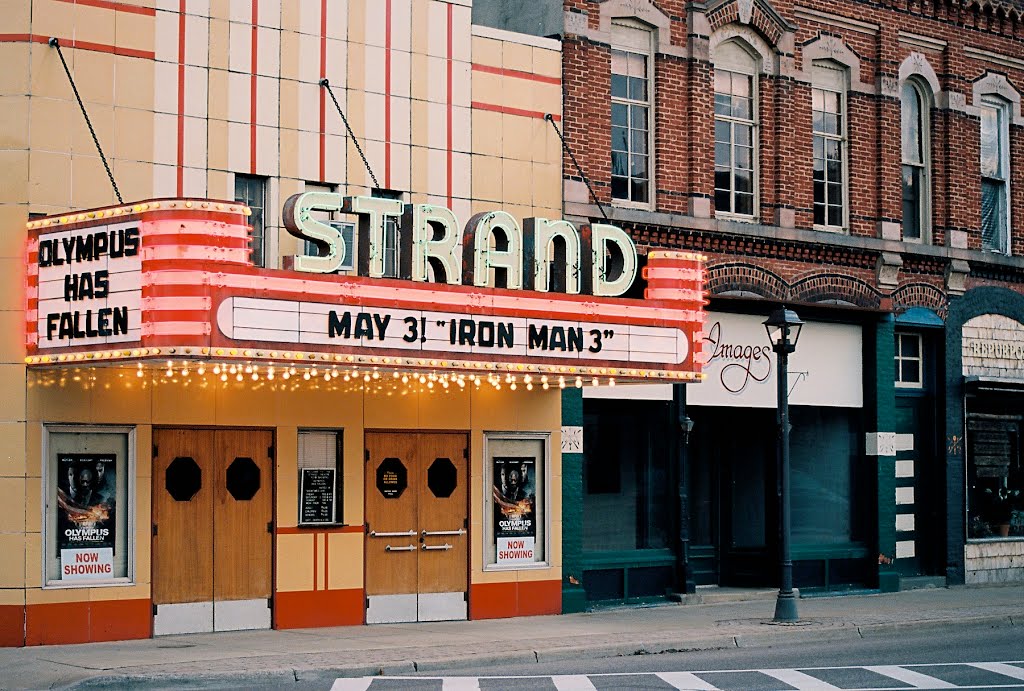 Strand Theatre, Caro Michigan by jmickevi