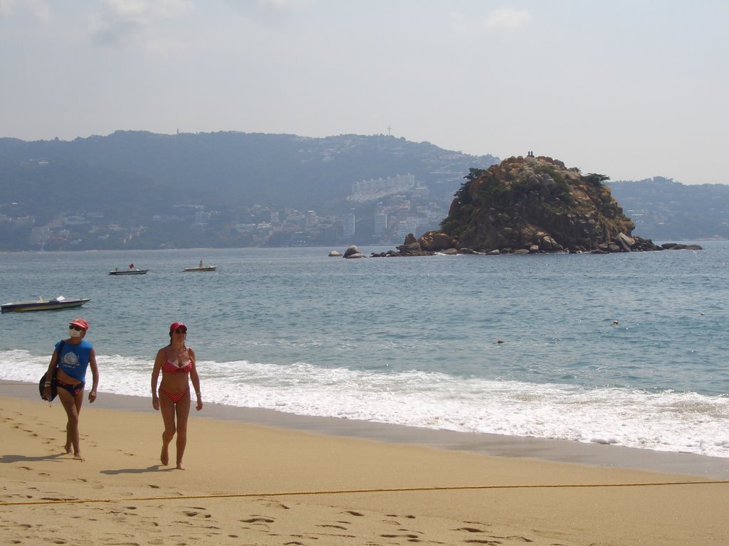 Acapulco Strand November 2005 by Manfred Siebke