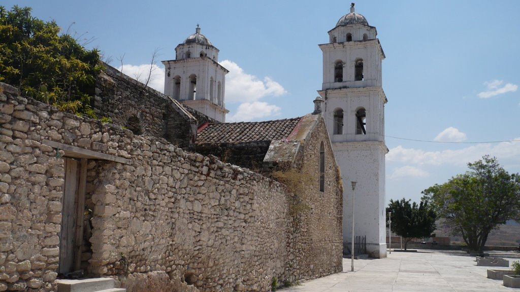 Iglesia parte Trasera by Heri P. Salazar