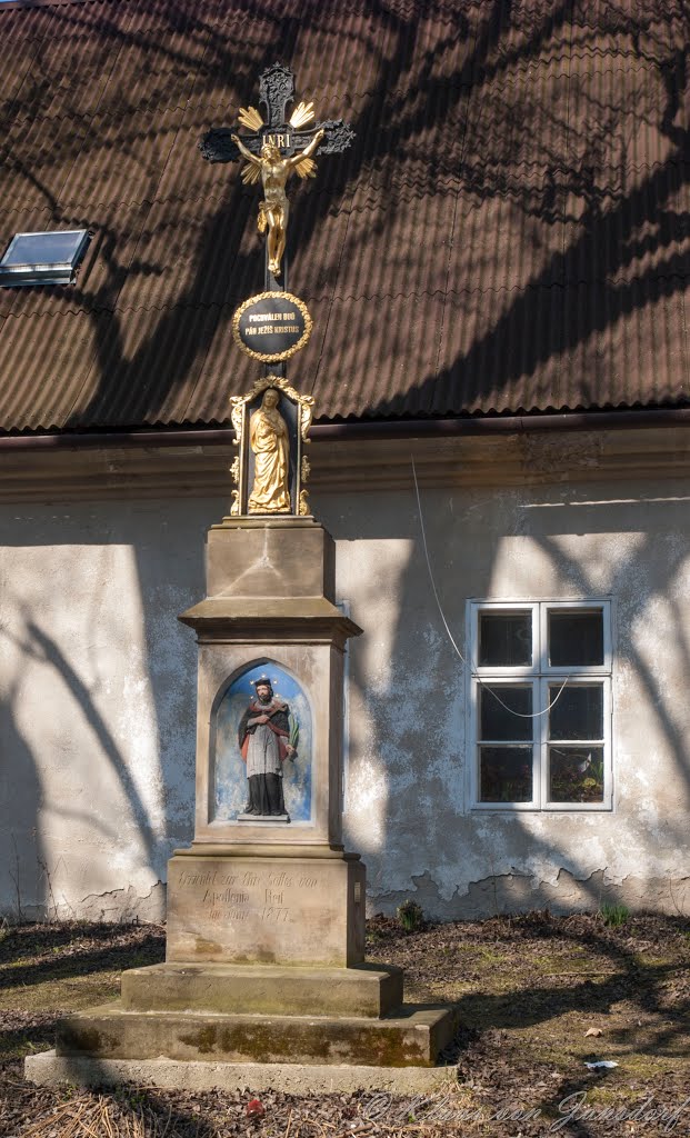 Pohledy, kříž před Rychtou - Pohler, Kreuz vor dem Erbgericht by Klaus von Jansdorf