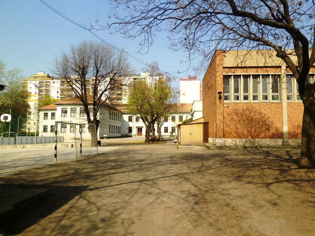 Szent Korona Általános Iskola és Óvoda sport udvara Rákospalotán \\Sports ground in the garden of Holy Crown Primary School and Kindergarten at Rákospalota district in Budapest 4 by peppe maci