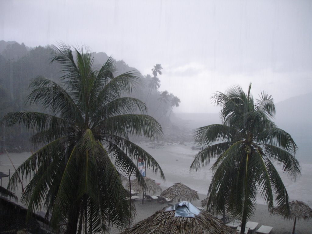 Storm in Perhentian Islands by Hallee