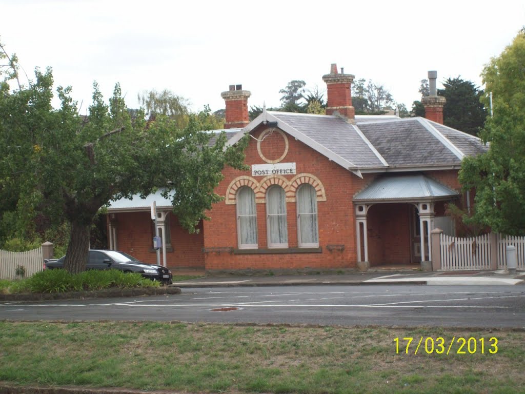 The old Buningyong Post Office by Jim Dale