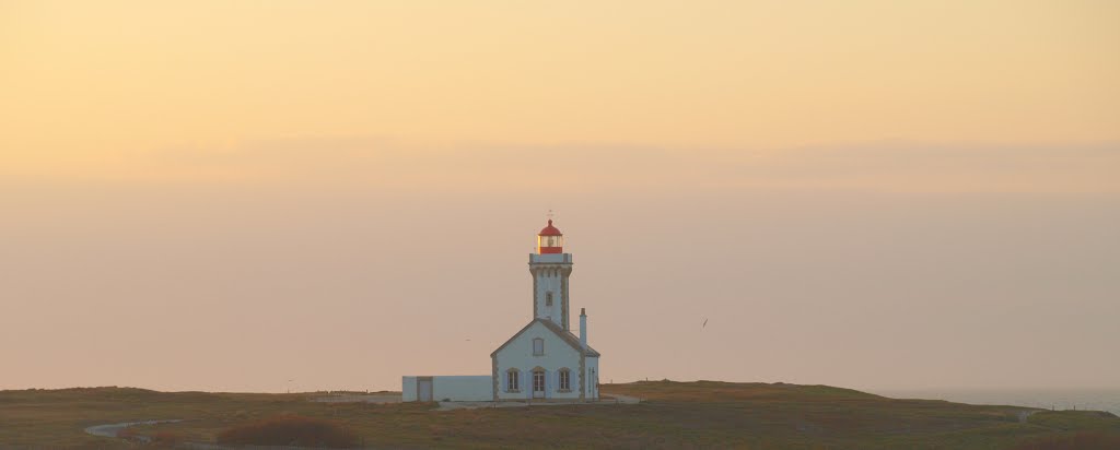 Phare des Poulains by torr-penn