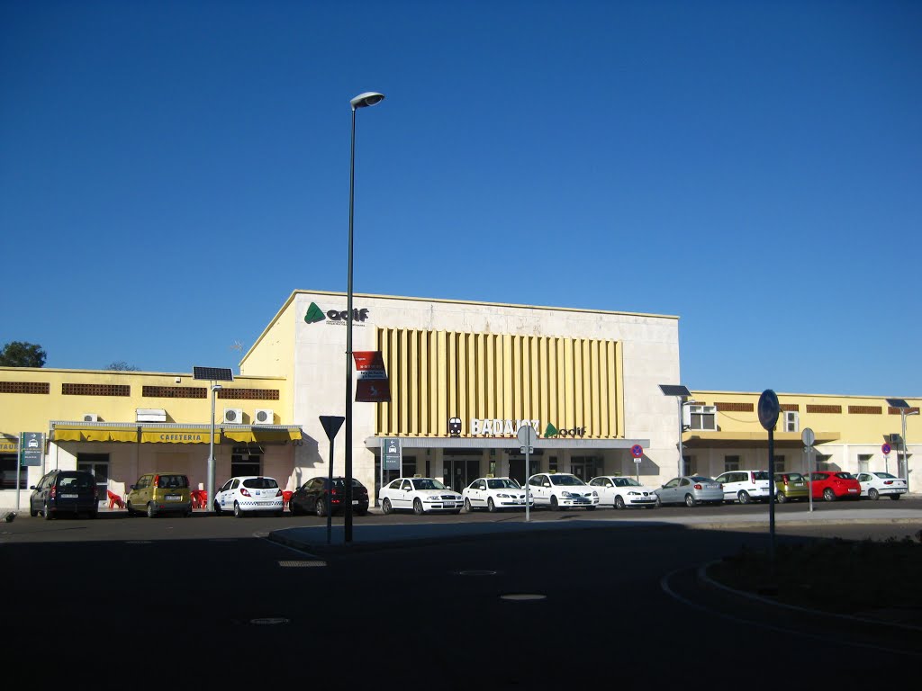 Estación de trenes de Badajoz. Abril de 2013 by viajeroandaluz