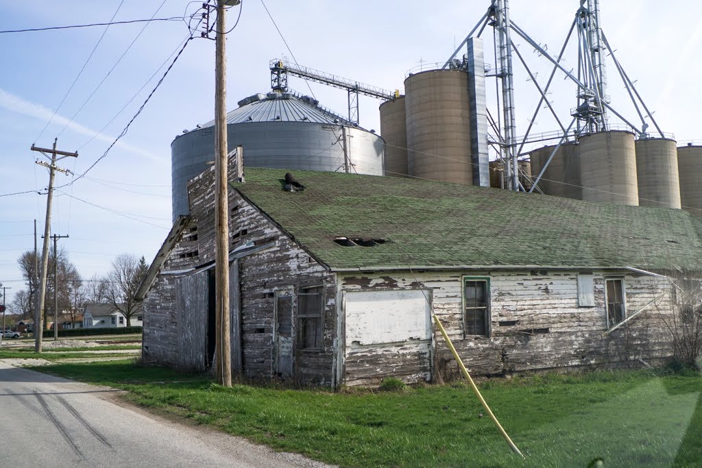 Old roadside barn by D200DX