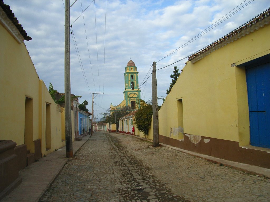 Trinidad Calle tipica - alla detras lo que se ve es la iglesia mayor -Cuba by Stathis Xionidis