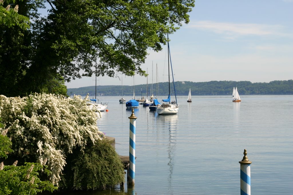 Blick vom Hafen in Tutzing auf den Starnberger See by alena28