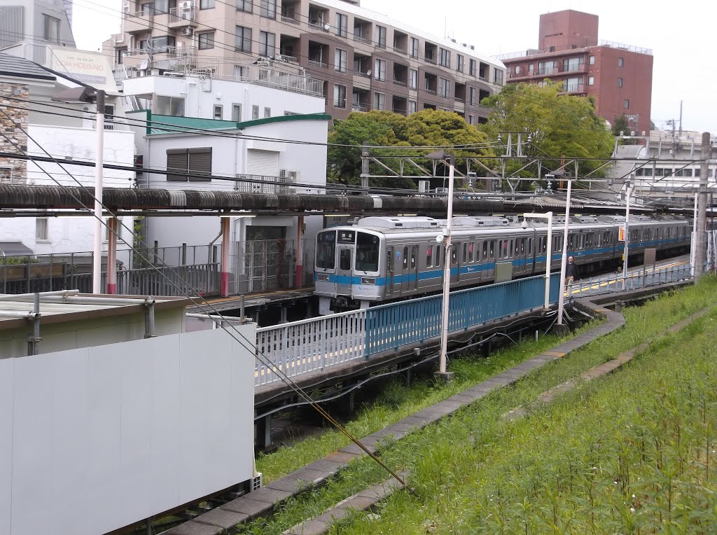 小田急小田原線　参宮橋駅，停車中の1000形車両 by kanto-soshu_osumi-beach