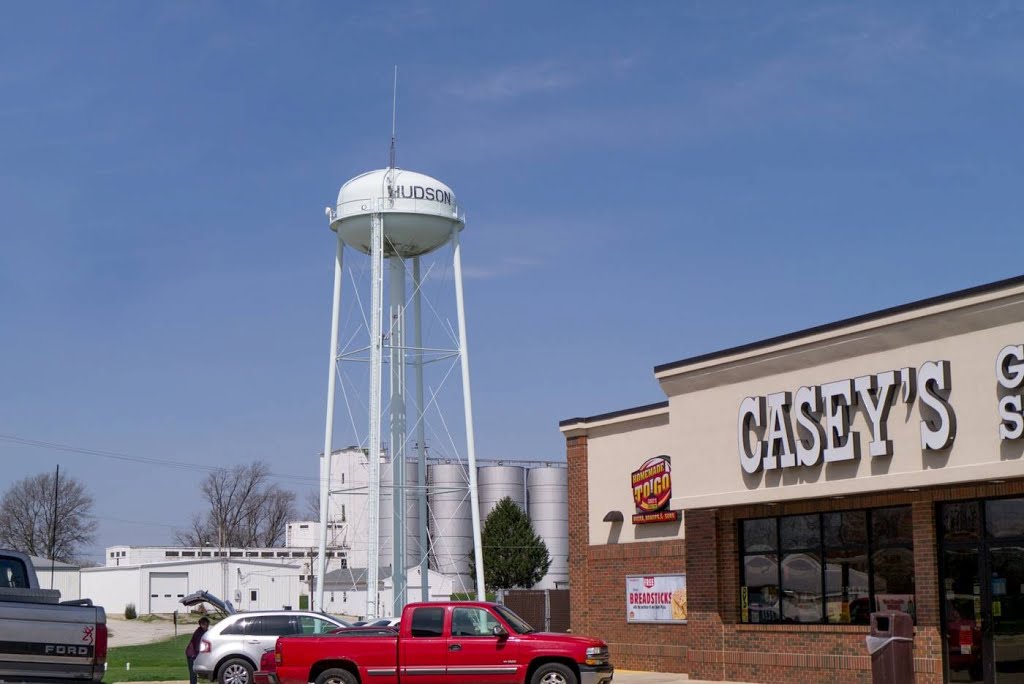 Hudson Illinois water tower by D200DX