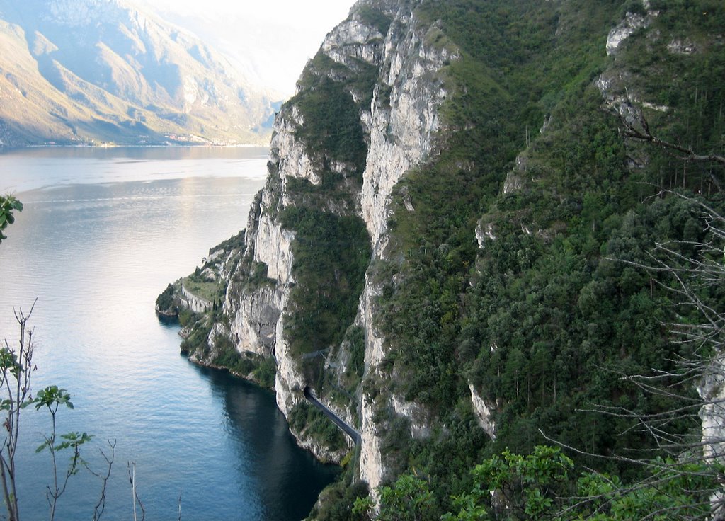 Steilküste bei Riva del Garda by alitza