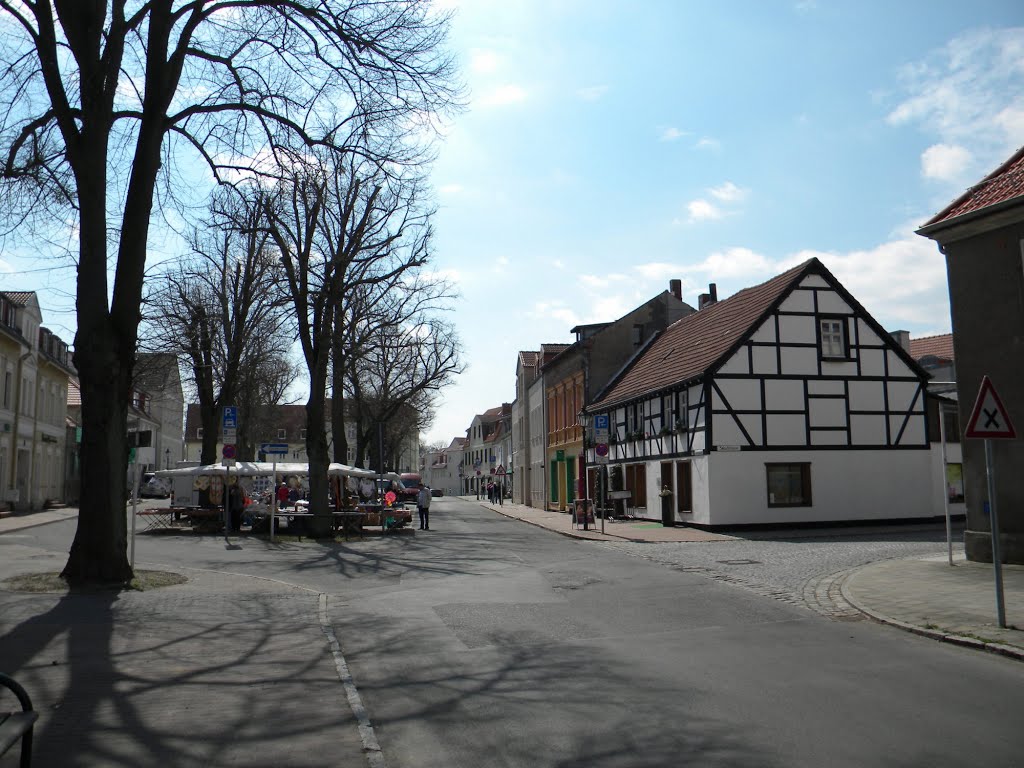 Strausberg Stadtansichten Markttag am Lindenplatz 23-04-2013 by Destiny