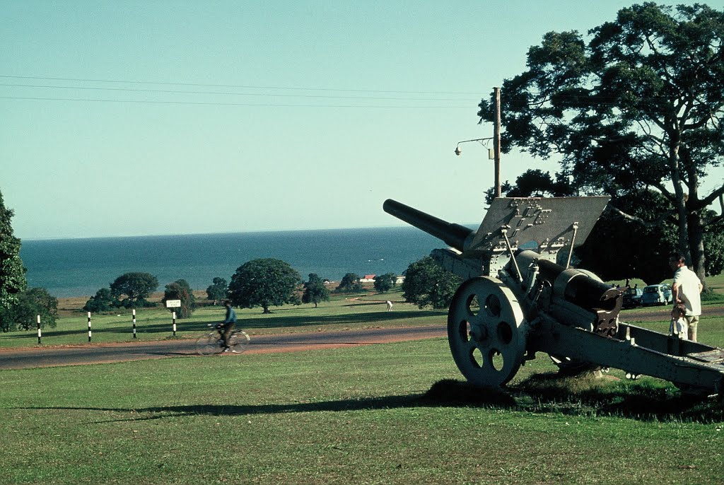 Old Gun from I Word War at Entebbe. Picture from 1966. by Ivar Mikalsen