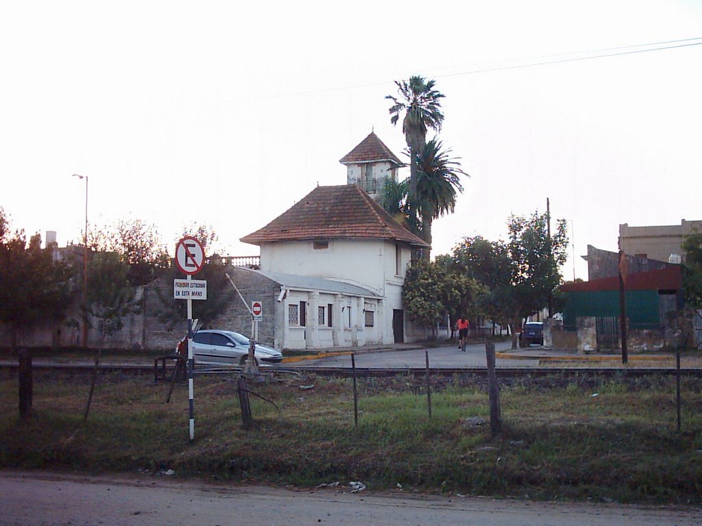 Calle Champagñat, casi Av. Belgrano (foto: Juan José Mella 5/12/07). by Galería Chajarí