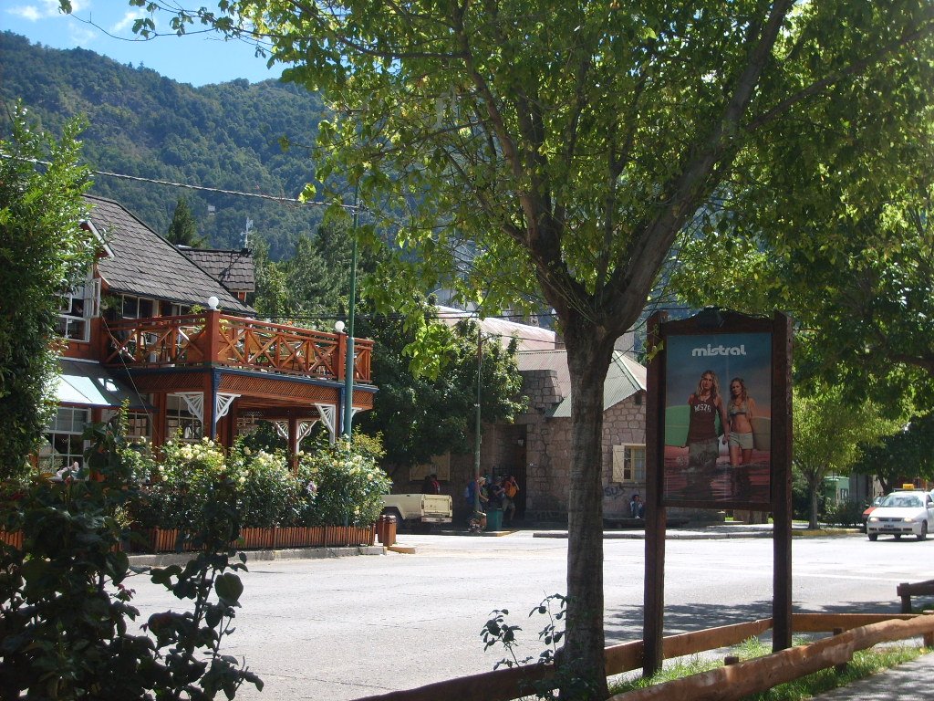 Calle en San Martin de los Andes by pj_jorge