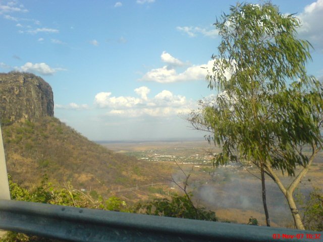 View from road between Ipu and Guaraciaba do Norte by DesorderBr