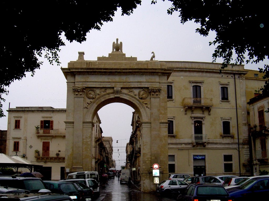 Noto "entrata di corso Vittorio Emanuele III" by Flaviano Pellizzaro