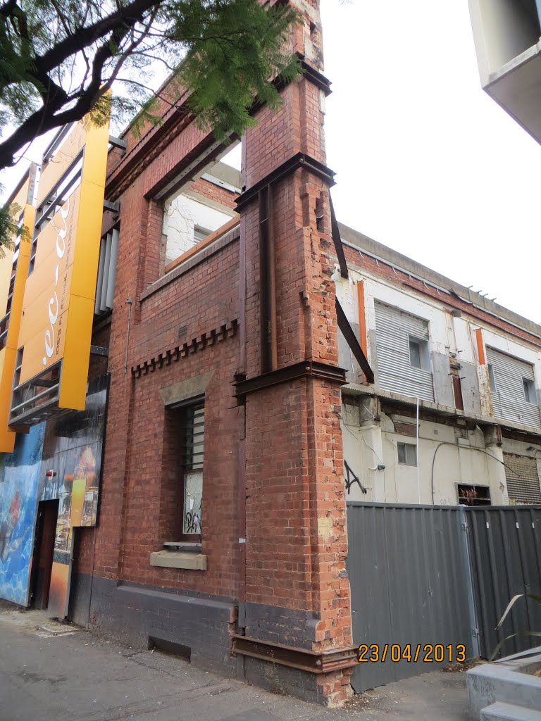 Old Red Brick Building front propped up along Morphett Street near Franklin Street in ADELAIDE in SA, on 23-04-2013 by Peter John Tate,