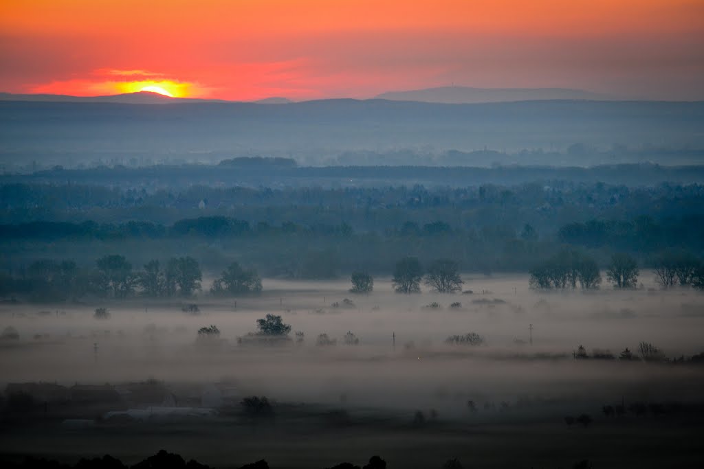 Napfelkelte Pismányból by RutaiG