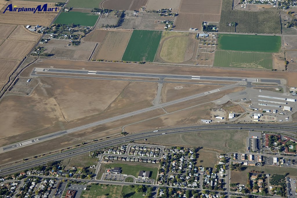 Fly-by @ Willows-Glenn County Airport, CA - USA (WLW / KWLW) [Oct 2011] by AirplaneMart