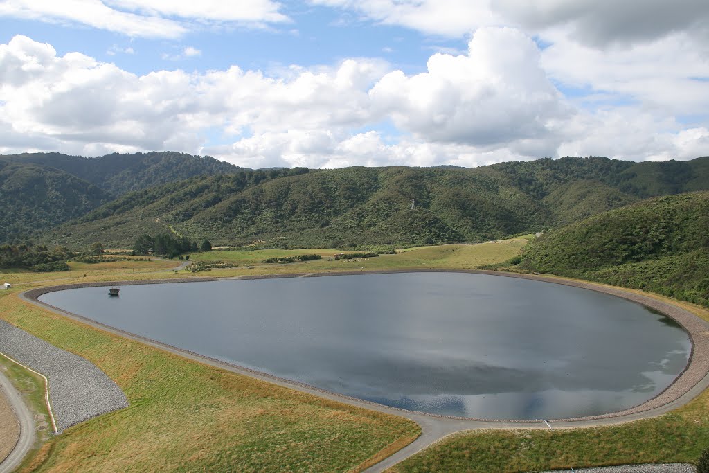 Upper Hutt reservoir, SH2 to Wellington, New Zealand by tarth701