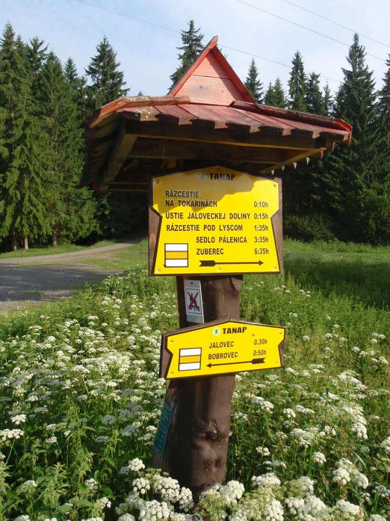 Bobrovecká Vápenica 700m, rázcestník by HomerJ.