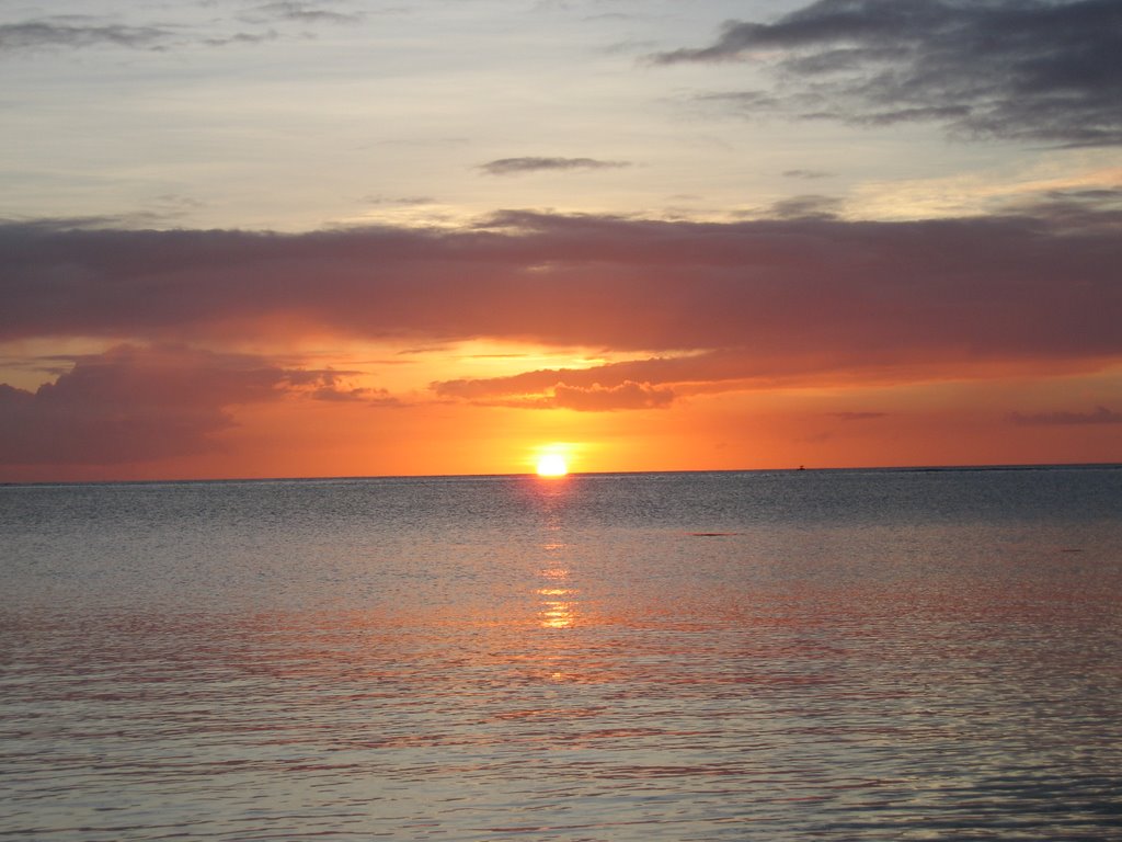 Sunset Tumon Beach by ma333ma