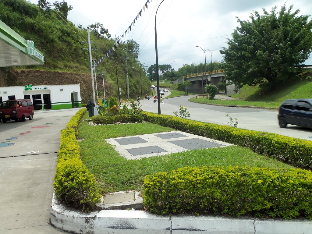 Entrada de avenida san mateo a la avenida sur, barrio cuba-pereira by ORLANDO/42