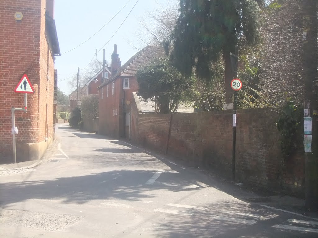 Dippenhall Street, Crondall by Robert'sGoogleEarthPictures