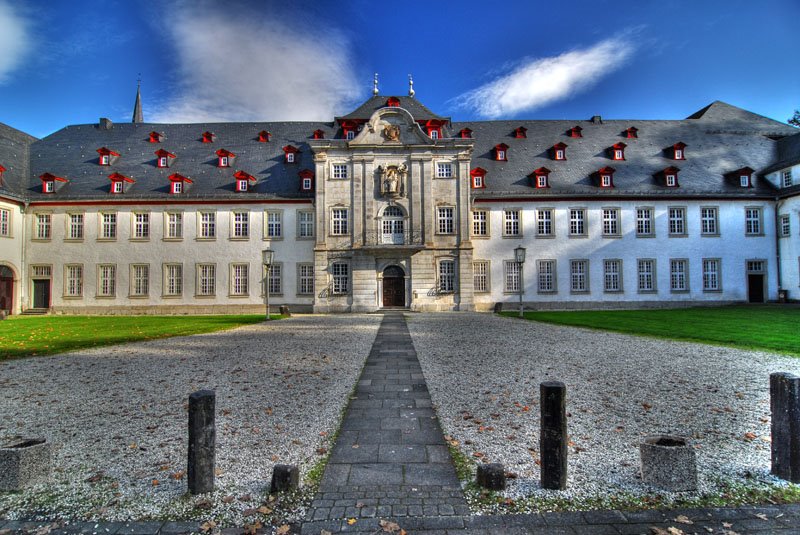 HDR-Aufnahme des Klosterportals der Abtei Marienstatt by Johannes Weber-Monec…