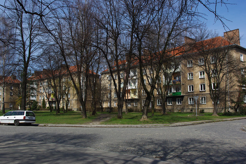 Tychy, bloki przy ul. Bema / od strony ul. Cienistej by Mariola Onyśk