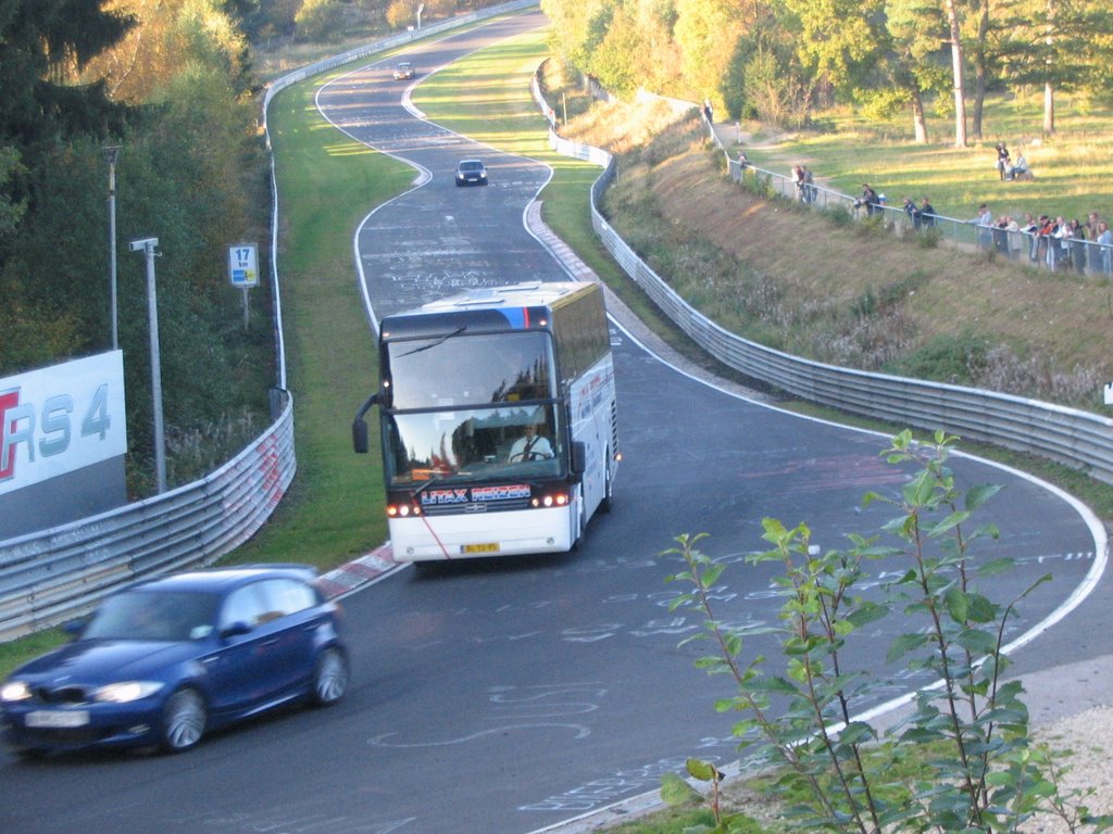 Bus auf dem Ring by dch01