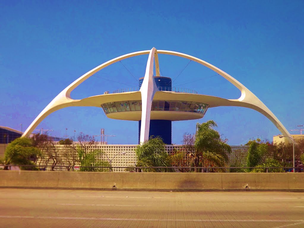 The spider at LAX by Dan Baldini