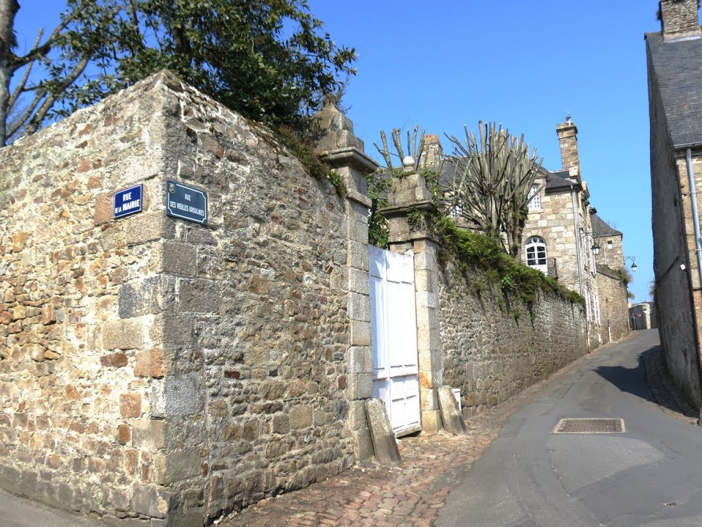 Saint-Pol-de-Léon - Rue des vieilles ursulines by epaulard59