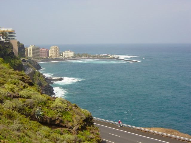 Playa de Martianez by Gerhard Rieß