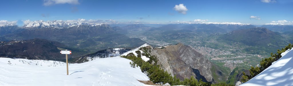 Italia, Trentino. Da cima Palon. Panorama Val d'Adige direzione nord - From Palon top, Adige valley pano to north by lorenzo piazzi