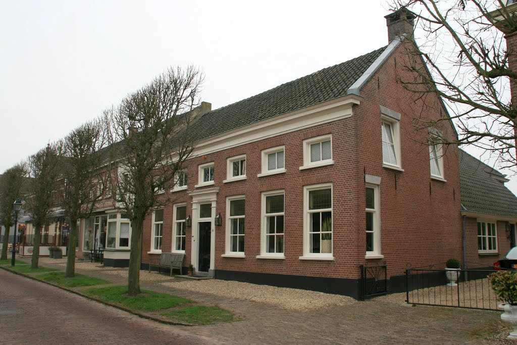 Beesd - Voorstraat 14 : Woonhuis by Scholte