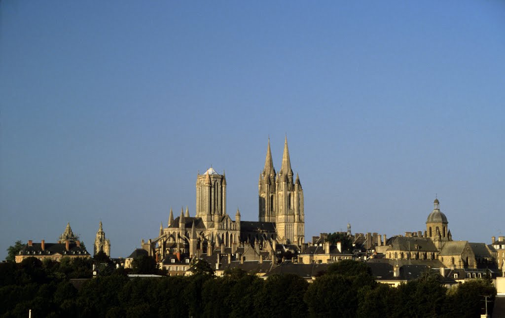 Coutances ville pieuse: Saint-Pierre, Notre-Dame et Saint-Nicolas by wazo