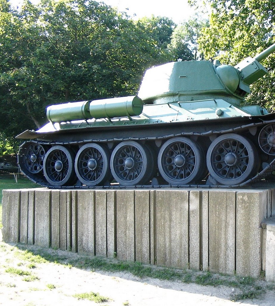 Gdańsk - Westerplatte czołg T-34 (Soviet tank T-34) by JerzyI