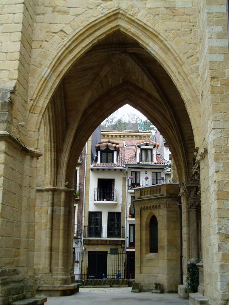 Arco de la iglesia de San Vicente, San Sebastián (Guipúzcoa) by carloxtron