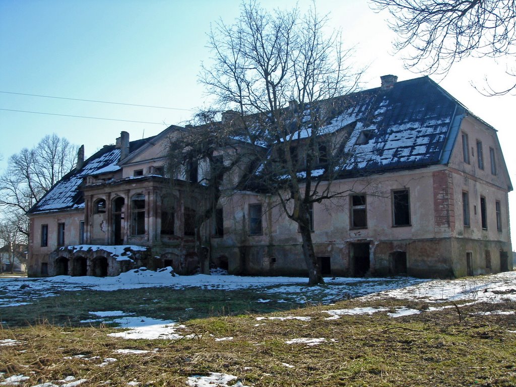 Aizdzire manor (abandoned) by Ainars Brūvelis