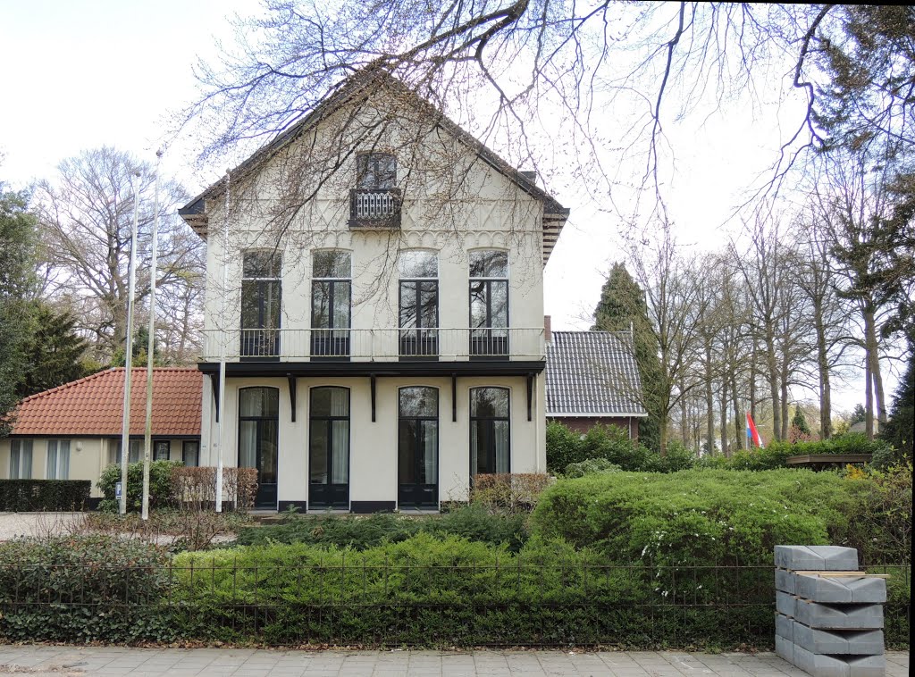 VILLA uit 1882 te Ede. by Ria Wentink