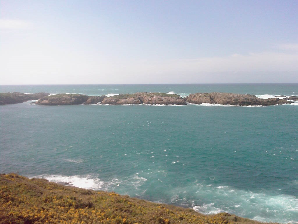 Islas frente a monte de San Pedro by Víctor Cespón