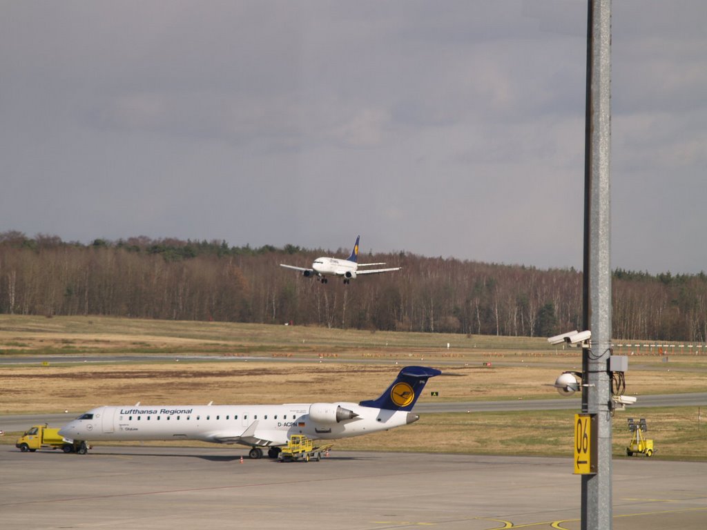 Flughafen Nürnberg „Albrecht Dürer“·I by Gorka Aranzabal