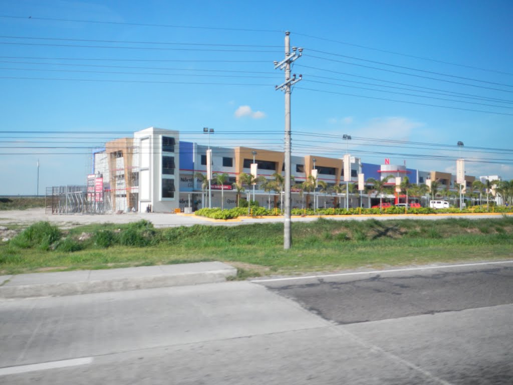 Mall inside Clark Field by marcelo malones